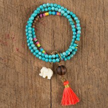 Turquoise Bead Lucky Elephant Bracelet Features turquoise stone beads accented with a sweet lucky elephant charm, large wooden bead charm and a neon pink hassle. Pris: 249:-