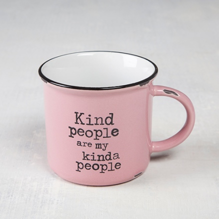 "Kind People" Camp Mug This vintage pink "Kind people are my kinda people" camp mug will have you feeling nostalgic about special times spent with family and friends on campng trips! The generous size is perfect for coffee, soup or morning oatmeal! ceramic. Pris: 150:-